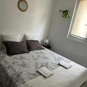  Séjour chez l'habitant Privat In Private Security With Free Parking, 1 Minute From Tramway, 9 Minutes From De Center, Accessible Transports